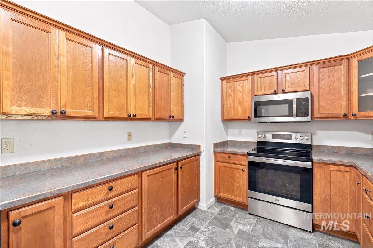 30 Maple Dr, Weiser, Idaho 83672, 3 Bedrooms, 2 Bathrooms, Residential For Sale, Price $365,000,MLS 98995866