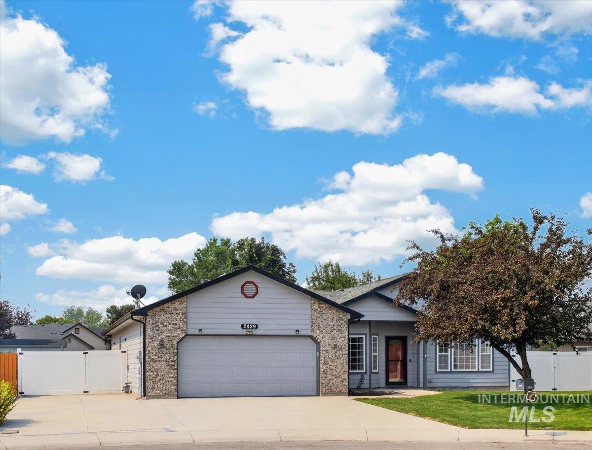 2829 N Valam Ave, Meridian, Idaho 83646, 4 Bedrooms, 2.5 Bathrooms, Residential For Sale, Price $474,990,MLS 98995871