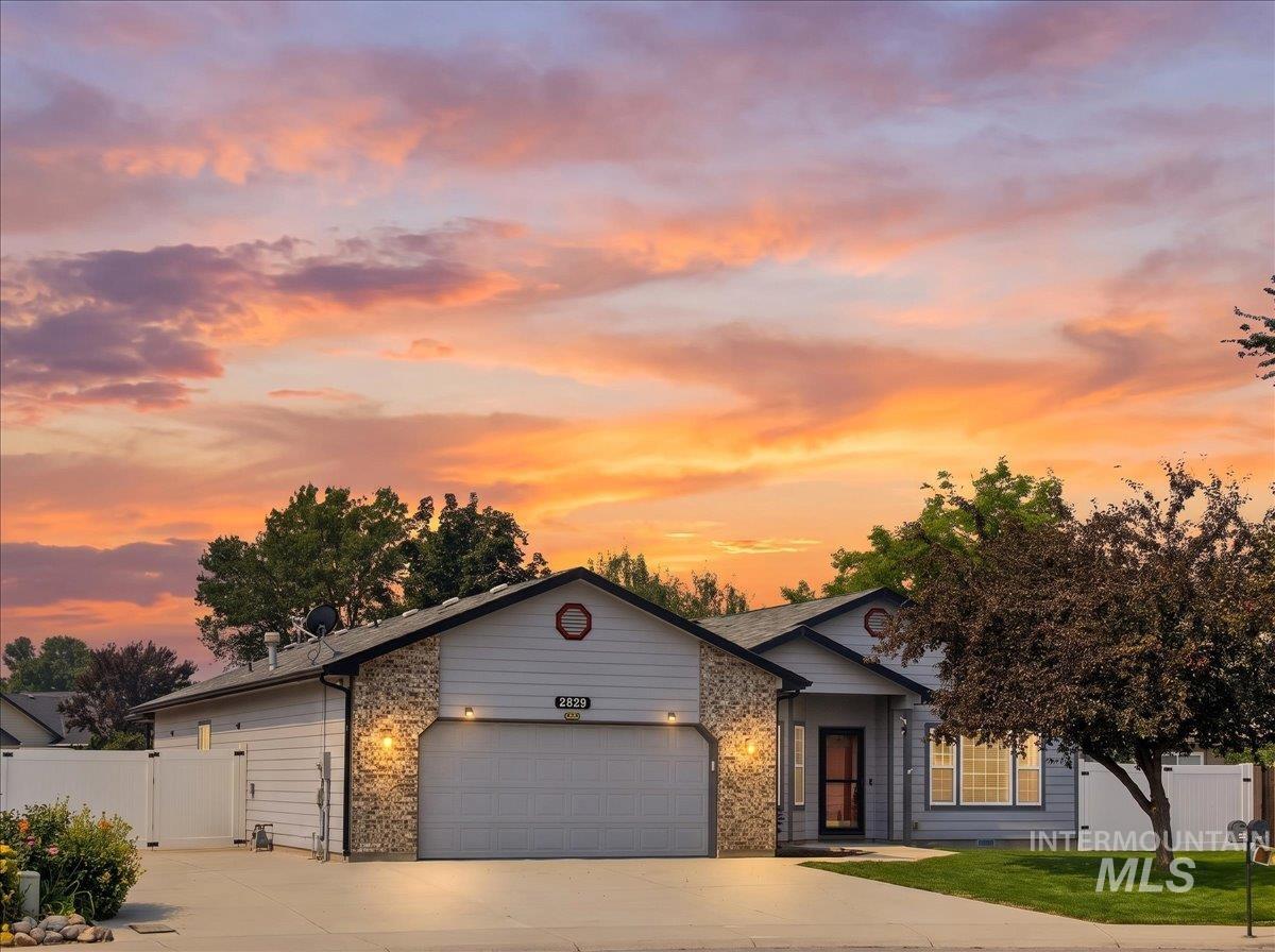 2829 N Valam Ave, Meridian, Idaho 83646, 4 Bedrooms, 2.5 Bathrooms, Residential For Sale, Price $474,990,MLS 98995871