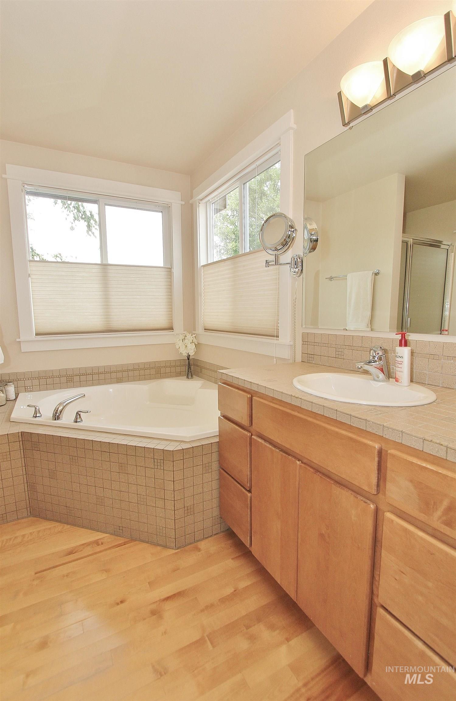 1013 E Legacy View Dr, Meridian, Idaho 83646, 4 Bedrooms, 2.5 Bathrooms, Residential For Sale, Price $585,000,MLS 98995895