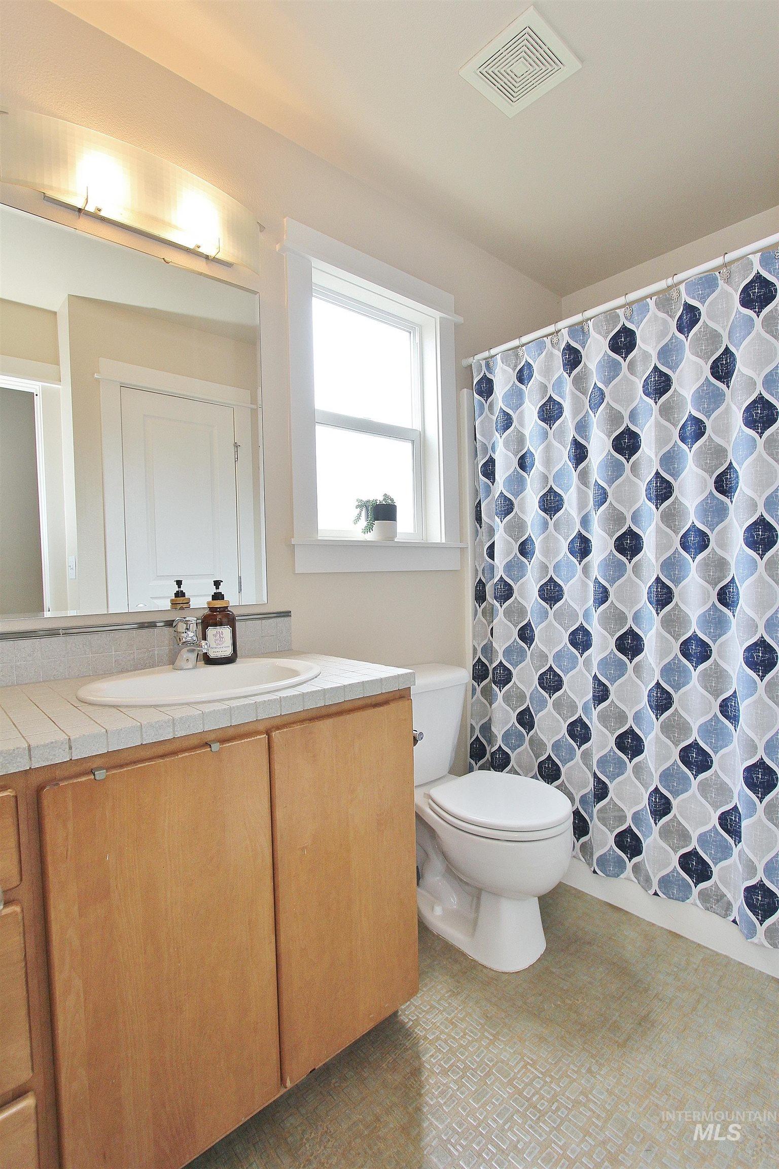 1013 E Legacy View Dr, Meridian, Idaho 83646, 4 Bedrooms, 2.5 Bathrooms, Residential For Sale, Price $585,000,MLS 98995895