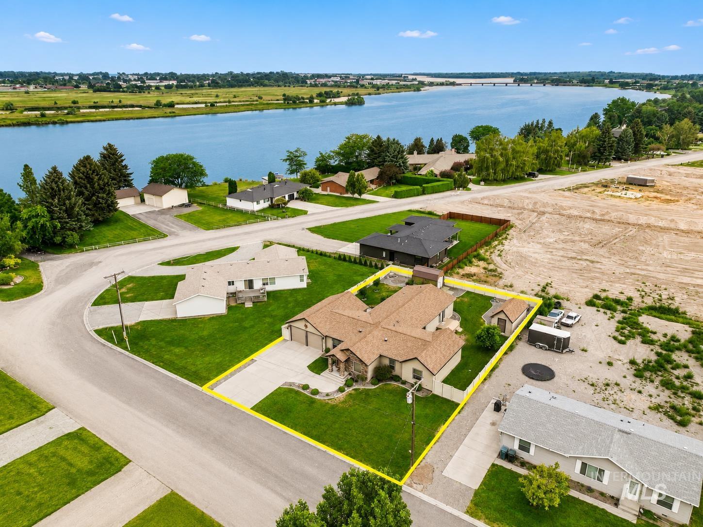 1811 W St, Heyburn, Idaho 83336, 4 Bedrooms, 3 Bathrooms, Residential For Sale, Price $439,000,MLS 98995902