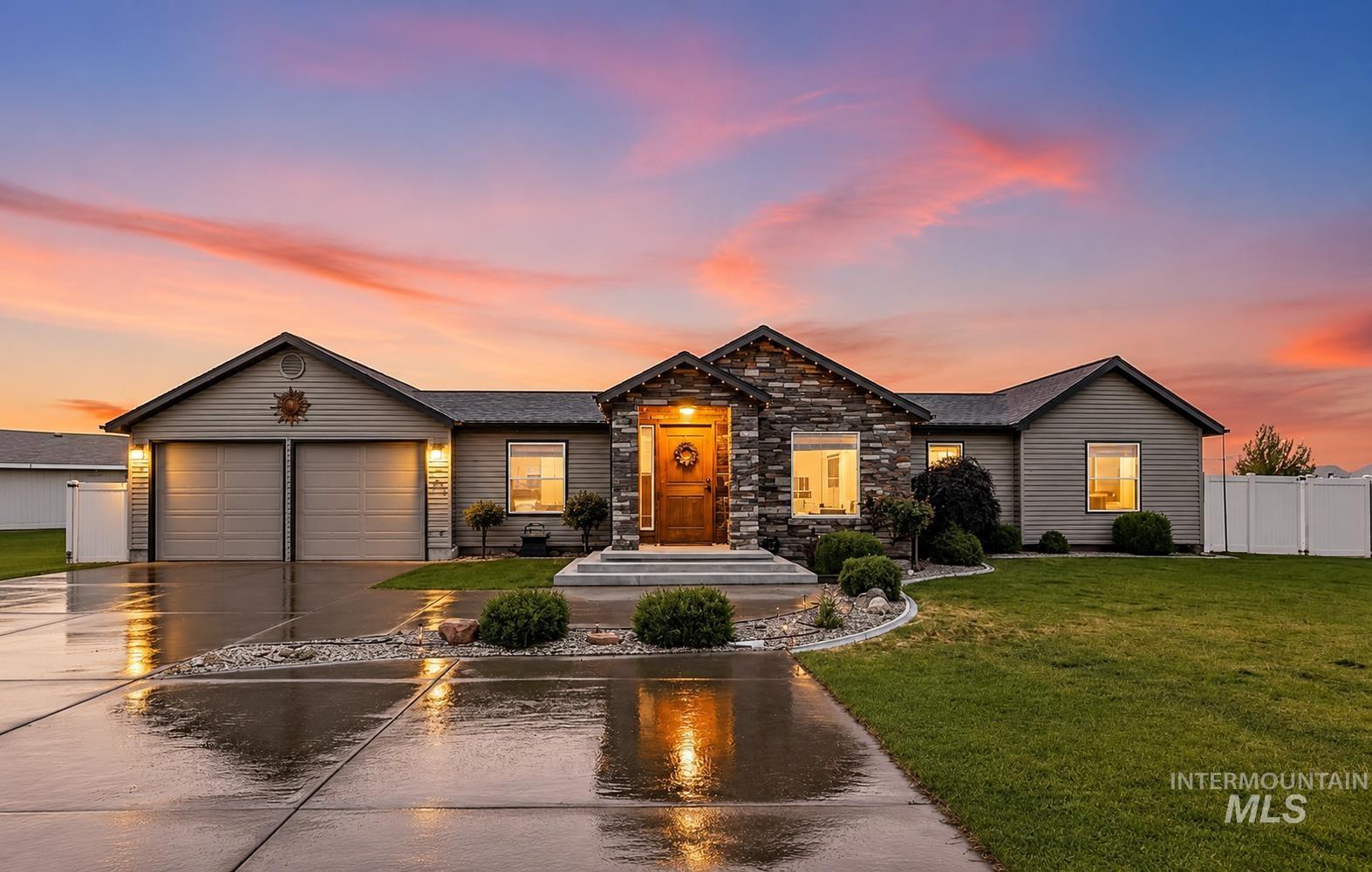 1811 W St, Heyburn, Idaho 83336, 4 Bedrooms, 3 Bathrooms, Residential For Sale, Price $439,000,MLS 98995902