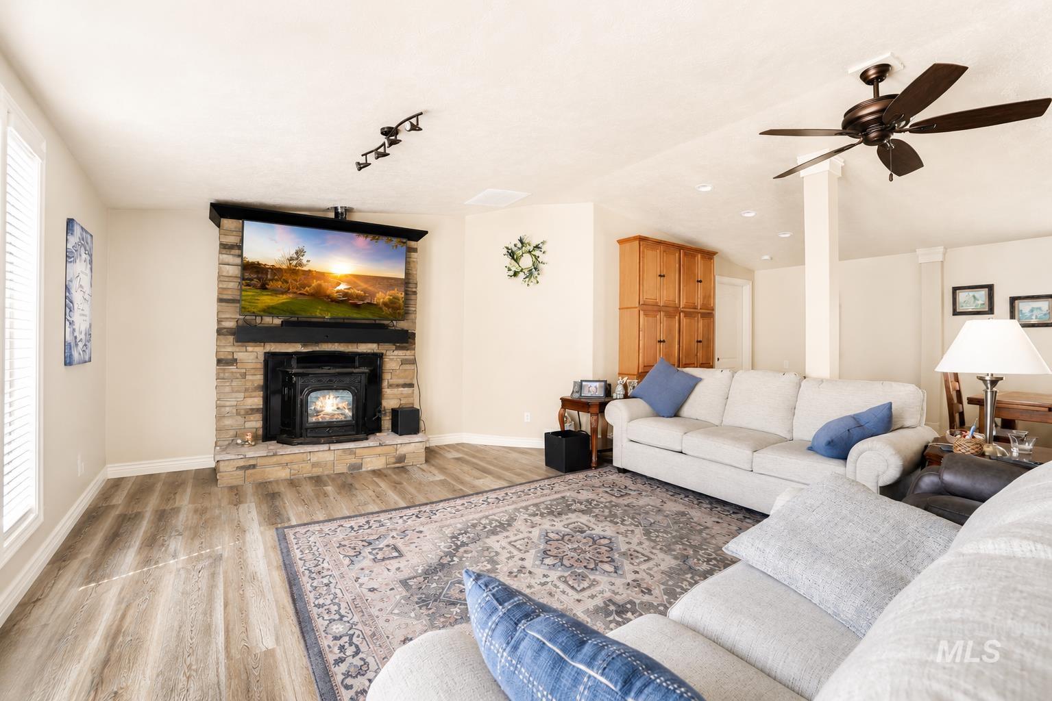 1811 W St, Heyburn, Idaho 83336, 4 Bedrooms, 3 Bathrooms, Residential For Sale, Price $439,000,MLS 98995902