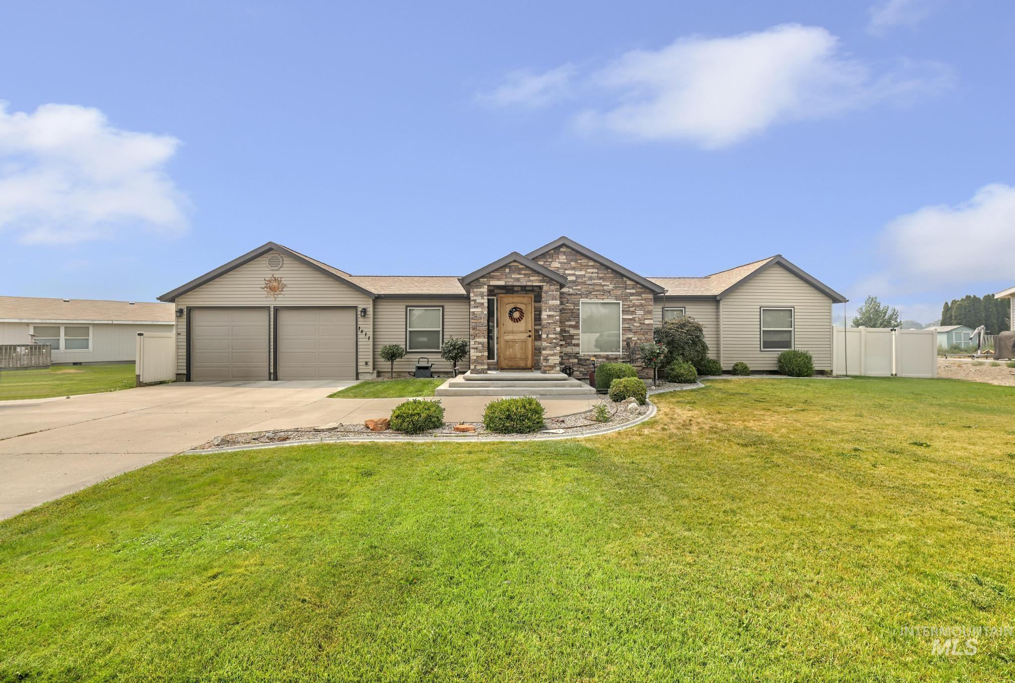 1811 W St, Heyburn, Idaho 83336, 4 Bedrooms, 3 Bathrooms, Residential For Sale, Price $439,000,MLS 98995902