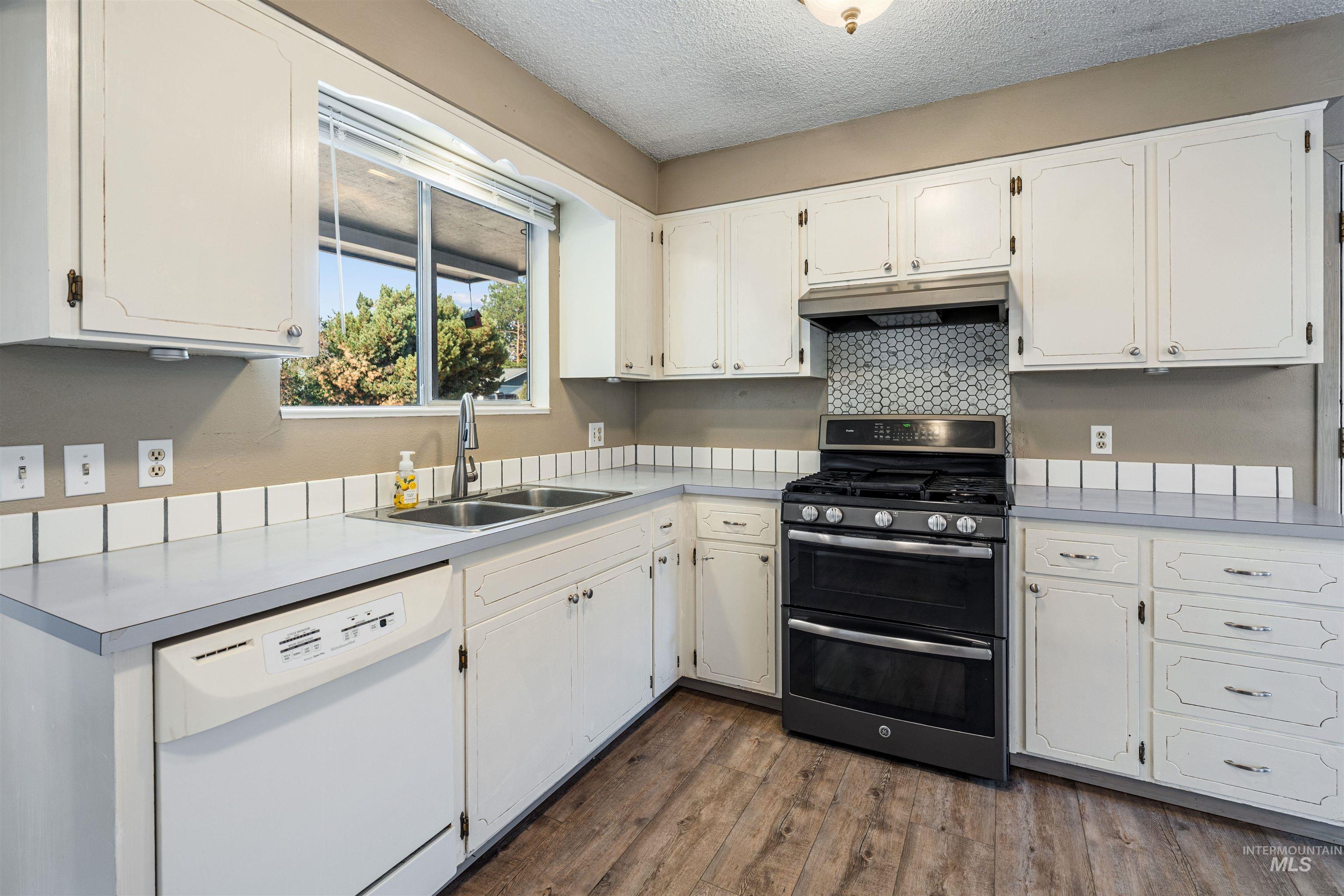 3314 Meadowlark Dr., Lewiston, Idaho 83501, 5 Bedrooms, 3 Bathrooms, Residential For Sale, Price $479,974,MLS 98995906