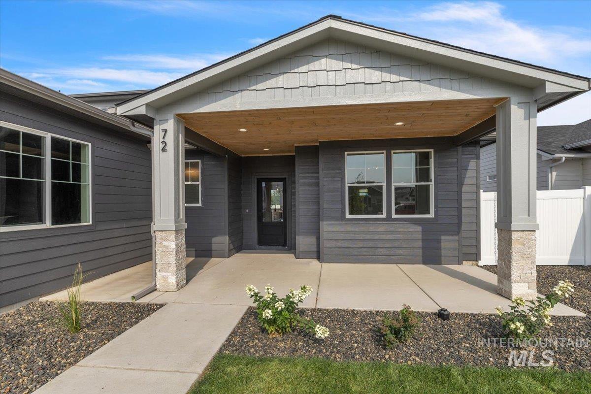 72 S Ravine Way, Nampa, Idaho 83687, 3 Bedrooms, 2.5 Bathrooms, Residential For Sale, Price $595,000,MLS 98995913