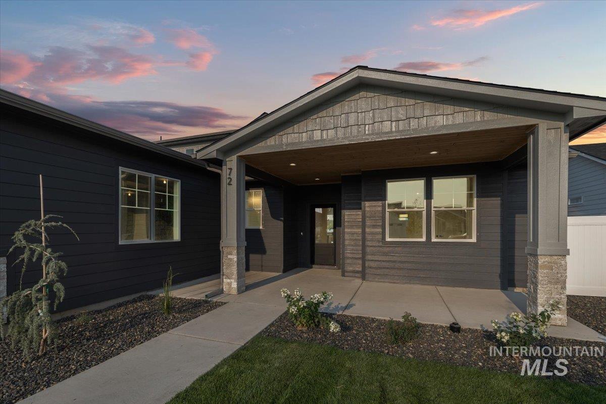 72 S Ravine Way, Nampa, Idaho 83687, 3 Bedrooms, 2.5 Bathrooms, Residential For Sale, Price $595,000,MLS 98995913