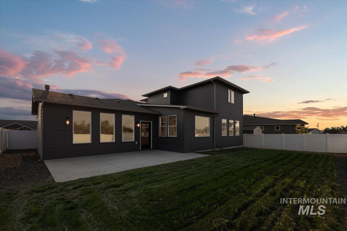 72 S Ravine Way, Nampa, Idaho 83687, 3 Bedrooms, 2.5 Bathrooms, Residential For Sale, Price $595,000,MLS 98995913