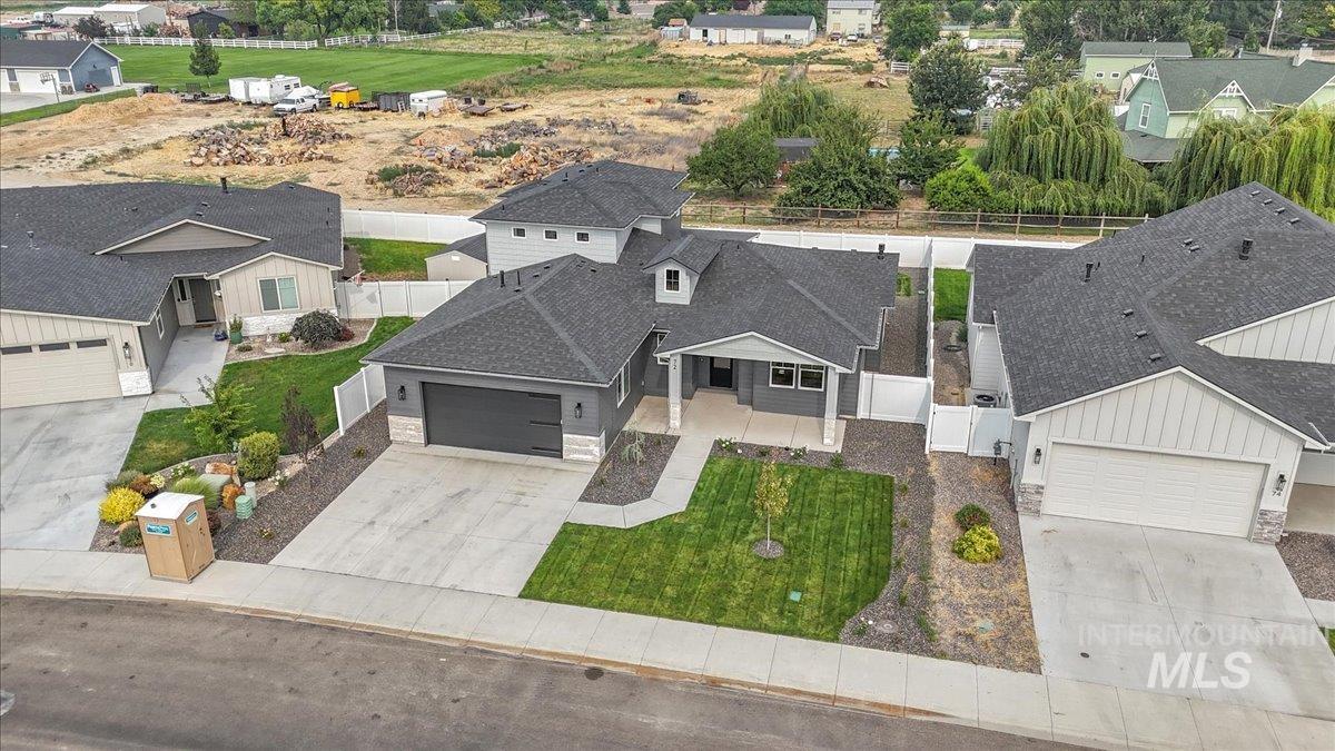 72 S Ravine Way, Nampa, Idaho 83687, 3 Bedrooms, 2.5 Bathrooms, Residential For Sale, Price $595,000,MLS 98995913