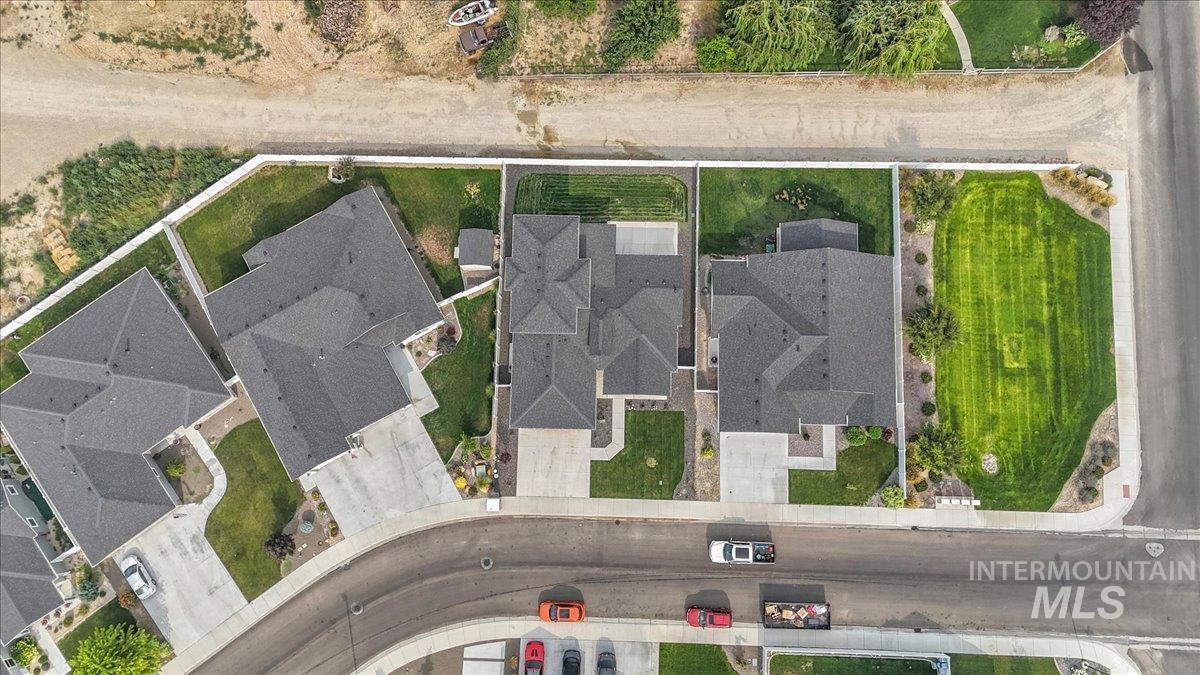 72 S Ravine Way, Nampa, Idaho 83687, 3 Bedrooms, 2.5 Bathrooms, Residential For Sale, Price $595,000,MLS 98995913