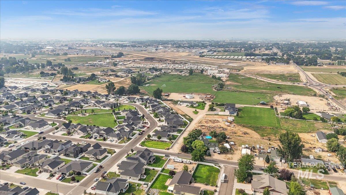 72 S Ravine Way, Nampa, Idaho 83687, 3 Bedrooms, 2.5 Bathrooms, Residential For Sale, Price $595,000,MLS 98995913