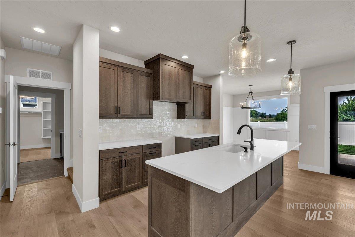 72 S Ravine Way, Nampa, Idaho 83687, 3 Bedrooms, 2.5 Bathrooms, Residential For Sale, Price $595,000,MLS 98995913