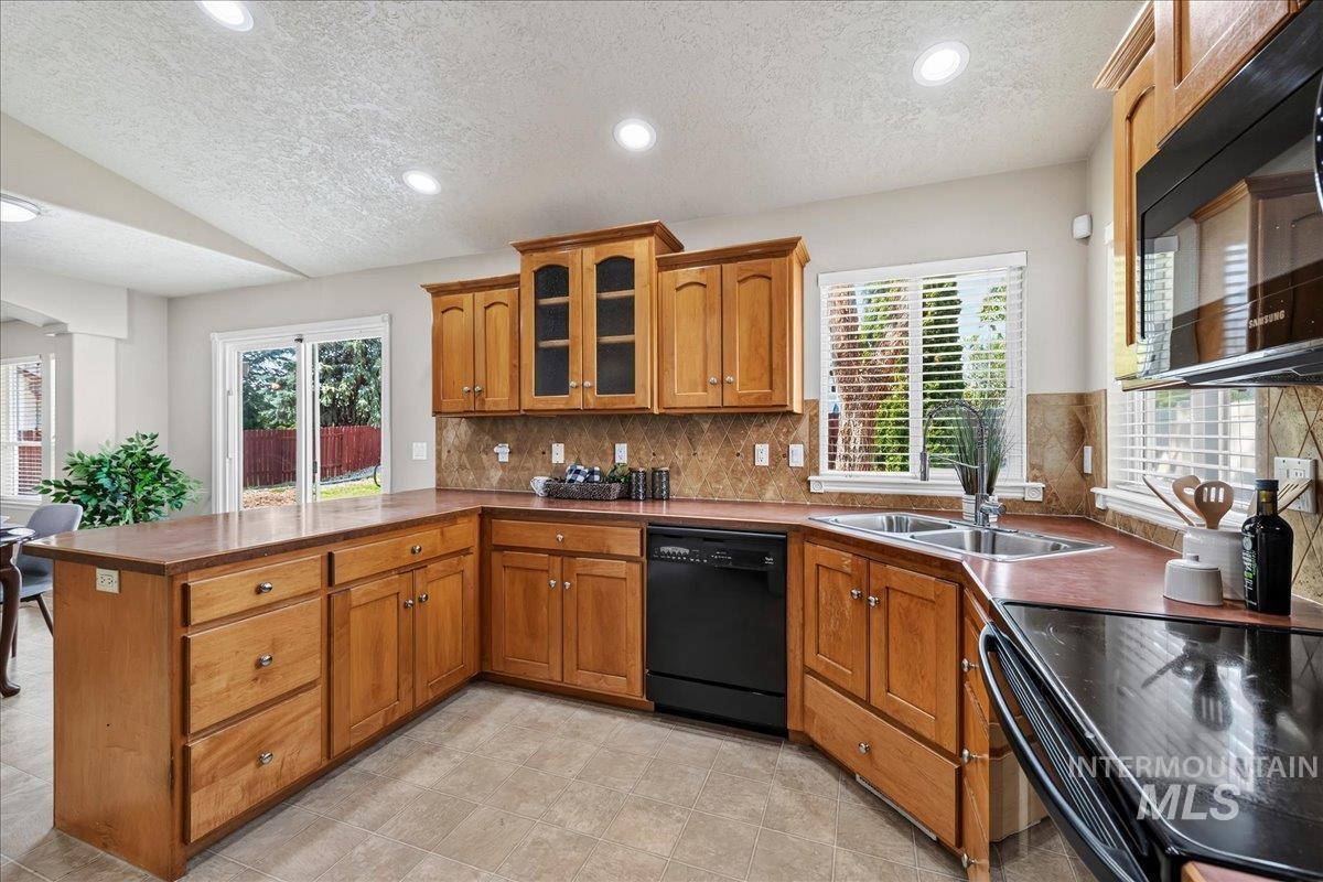 2710 W Crossland, Meridian, Idaho 83646, 4 Bedrooms, 2.5 Bathrooms, Residential For Sale, Price $550,000,MLS 98995915