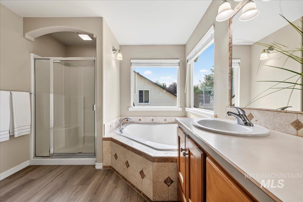 2710 W Crossland, Meridian, Idaho 83646, 4 Bedrooms, 2.5 Bathrooms, Residential For Sale, Price $550,000,MLS 98995915