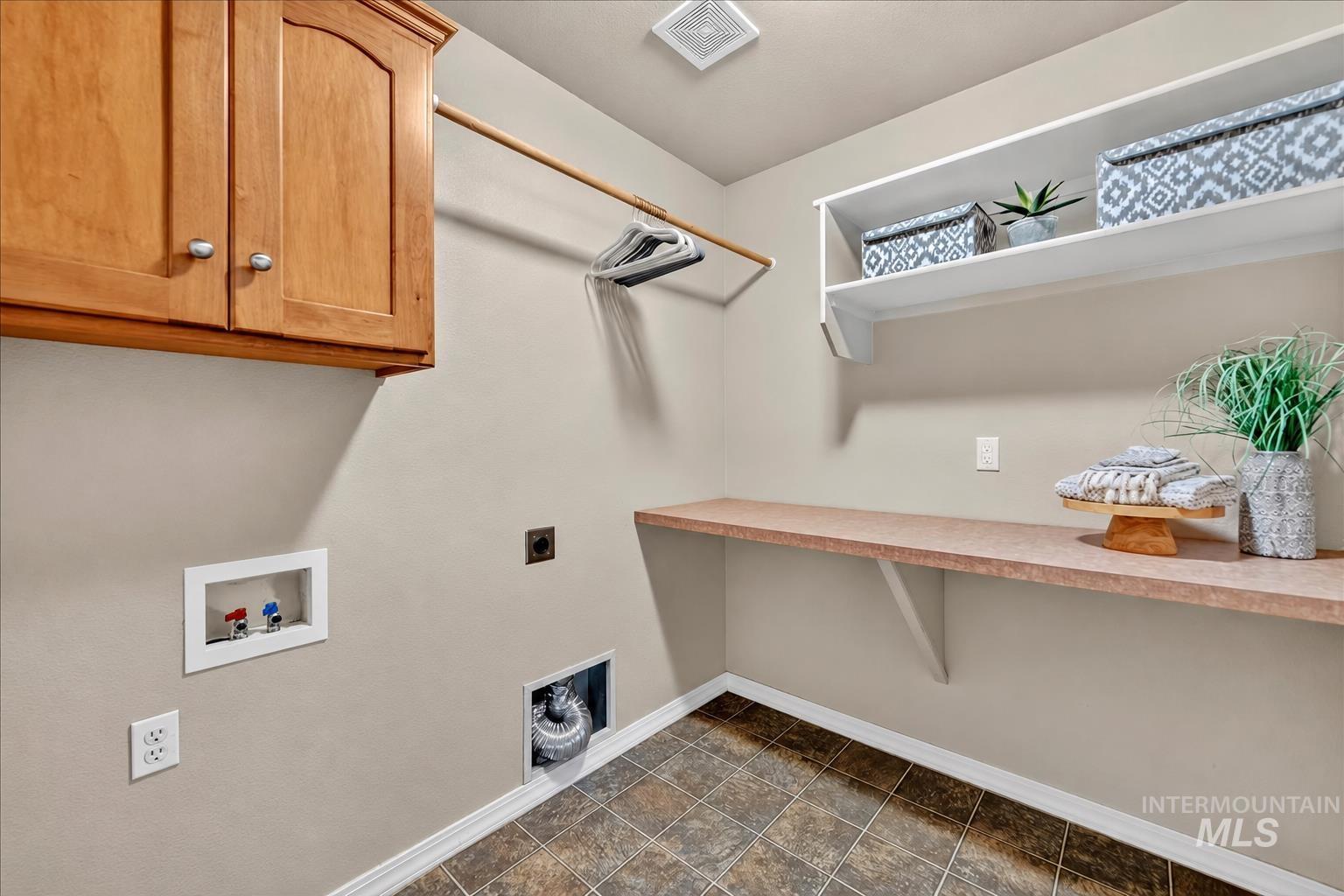 2710 W Crossland, Meridian, Idaho 83646, 4 Bedrooms, 2.5 Bathrooms, Residential For Sale, Price $550,000,MLS 98995915
