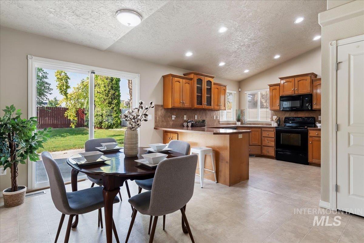 2710 W Crossland, Meridian, Idaho 83646, 4 Bedrooms, 2.5 Bathrooms, Residential For Sale, Price $550,000,MLS 98995915