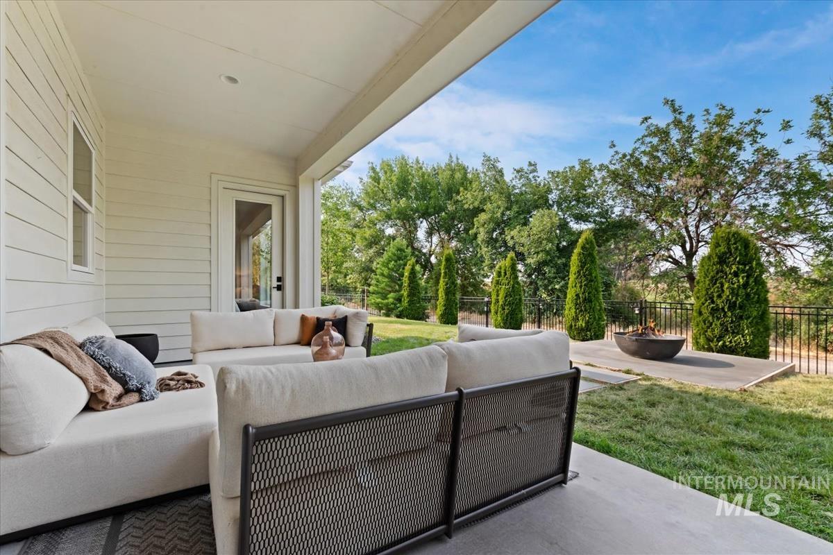 7310 W Palamas Dr., Eagle, Idaho 83616, 5 Bedrooms, 3.5 Bathrooms, Residential For Sale, Price $1,399,999,MLS 98995917