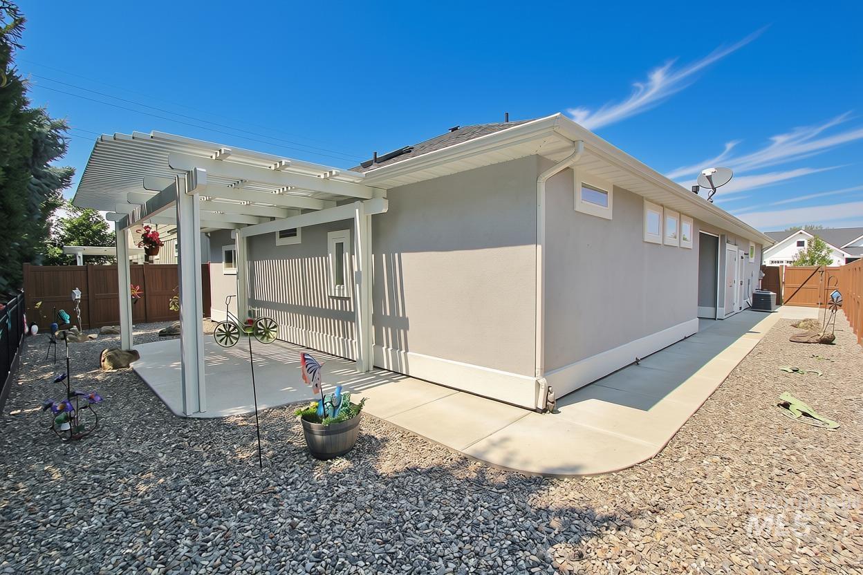 1363 W Bolton Lane, Eagle, Idaho 83646, 3 Bedrooms, 2 Bathrooms, Residential For Sale, Price $589,000,MLS 98995921