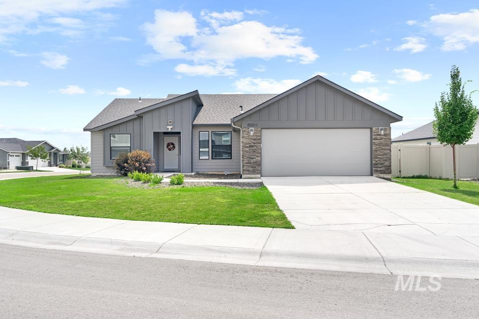 6504 S Dedication Way, Meridian, Idaho 83642, 4 Bedrooms, 2 Bathrooms, Residential For Sale, Price $435,000,MLS 98995931