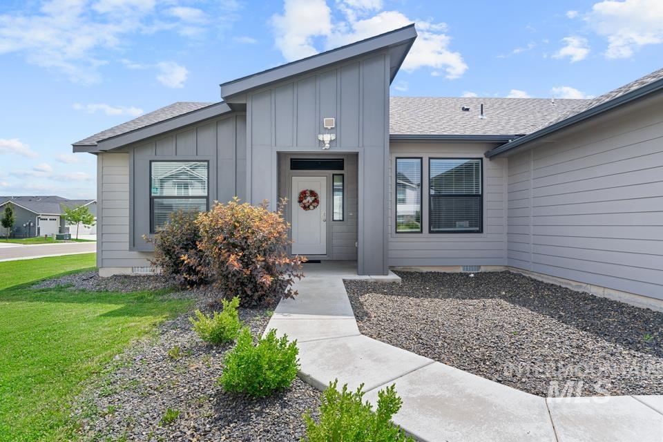 6504 S Dedication Way, Meridian, Idaho 83642, 4 Bedrooms, 2 Bathrooms, Residential For Sale, Price $435,000,MLS 98995931