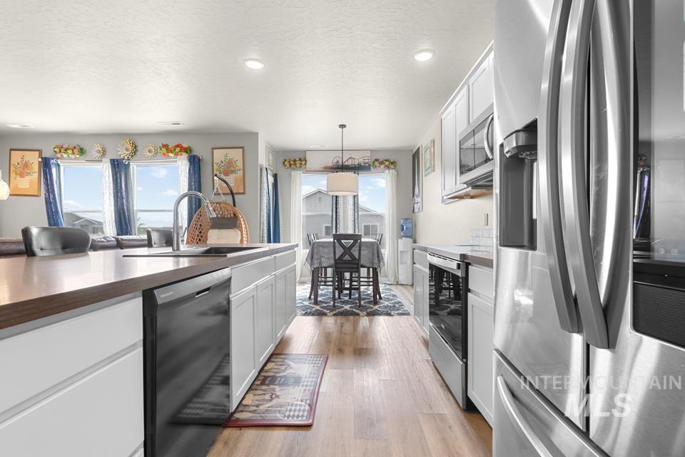 6504 S Dedication Way, Meridian, Idaho 83642, 4 Bedrooms, 2 Bathrooms, Residential For Sale, Price $435,000,MLS 98995931