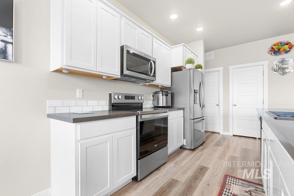 6504 S Dedication Way, Meridian, Idaho 83642, 4 Bedrooms, 2 Bathrooms, Residential For Sale, Price $435,000,MLS 98995931