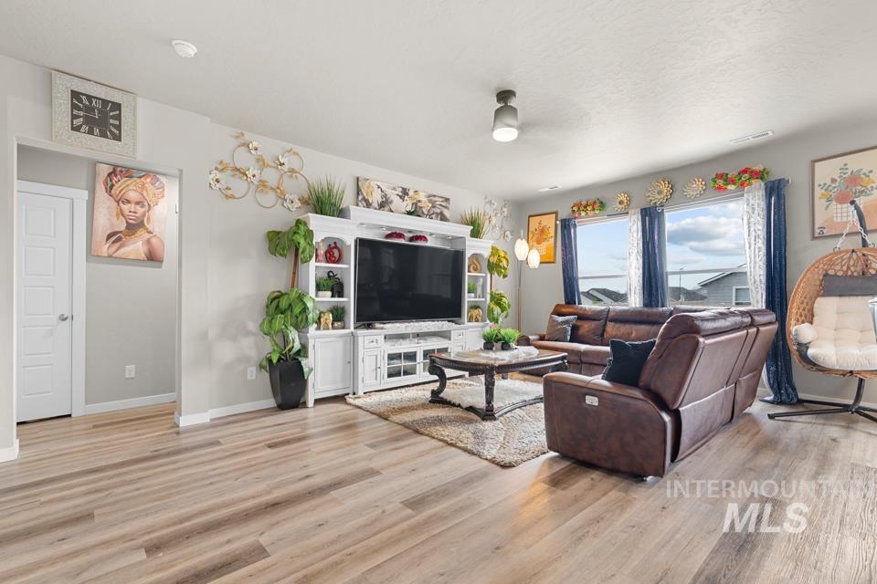 6504 S Dedication Way, Meridian, Idaho 83642, 4 Bedrooms, 2 Bathrooms, Residential For Sale, Price $435,000,MLS 98995931