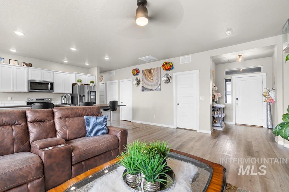 6504 S Dedication Way, Meridian, Idaho 83642, 4 Bedrooms, 2 Bathrooms, Residential For Sale, Price $435,000,MLS 98995931