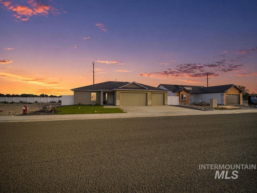 1243 Magic Rd, Twin Falls, Idaho 83301, 3 Bedrooms, 2 Bathrooms, Residential For Sale, Price $457,500,MLS 98995934