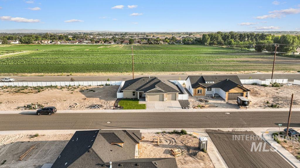 1243 Magic Rd, Twin Falls, Idaho 83301, 3 Bedrooms, 2 Bathrooms, Residential For Sale, Price $457,500,MLS 98995934