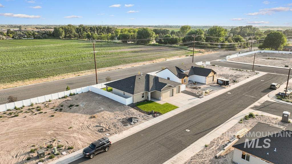 1243 Magic Rd, Twin Falls, Idaho 83301, 3 Bedrooms, 2 Bathrooms, Residential For Sale, Price $457,500,MLS 98995934