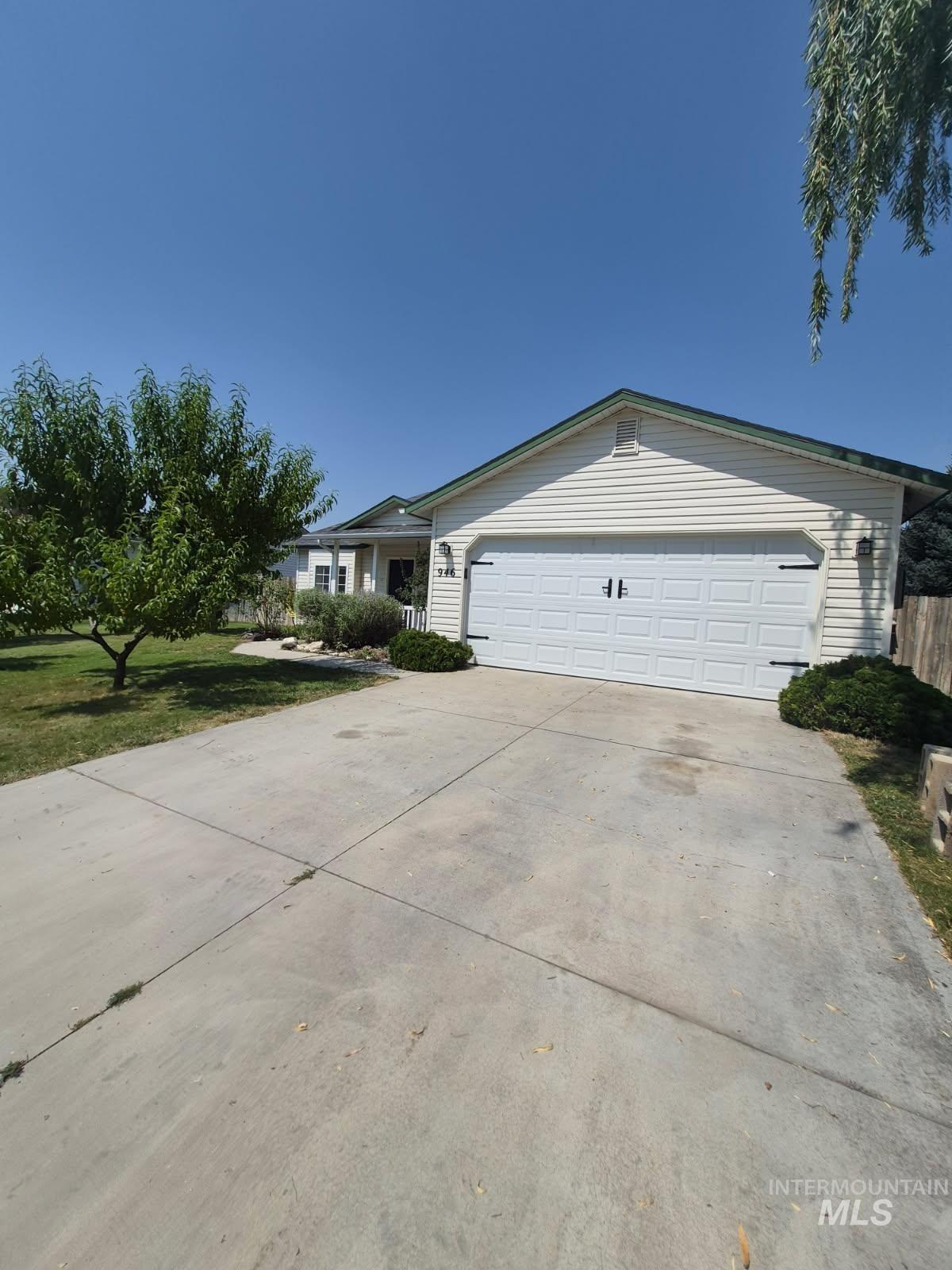 946 Johnson Dr, Middleton, Idaho 83644, 3 Bedrooms, 2 Bathrooms, Residential For Sale, Price $354,900,MLS 98995954