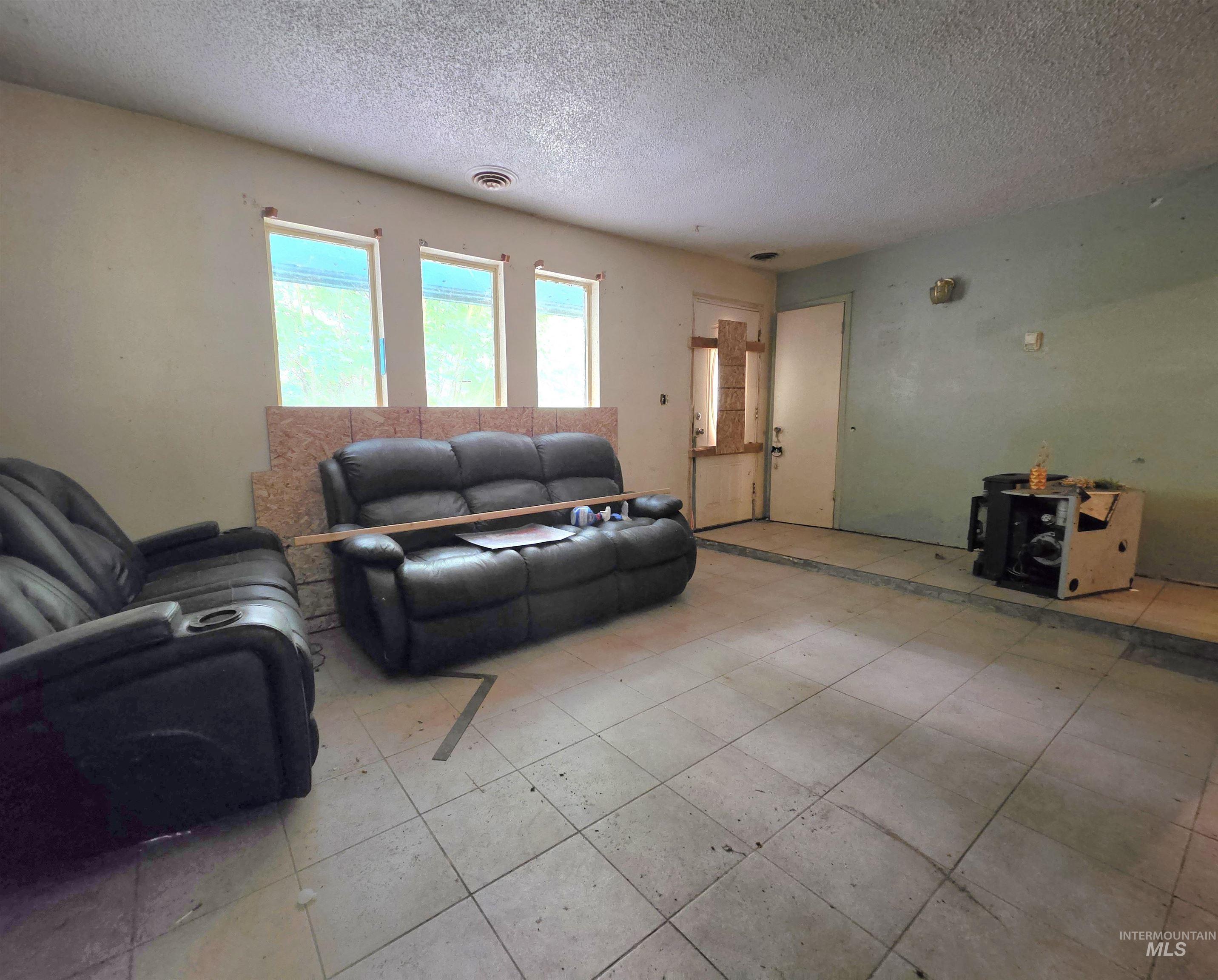 757 Foothill Dr, Ontario, Oregon 97914, 3 Bedrooms, 2 Bathrooms, Residential For Sale, Price $289,000,MLS 98995995
