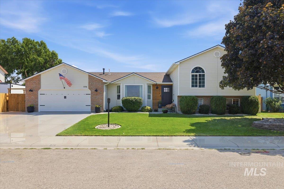 376 S Lodestone, Meridian, Idaho 83642, 4 Bedrooms, 3 Bathrooms, Residential For Sale, Price $549,900,MLS 98996012