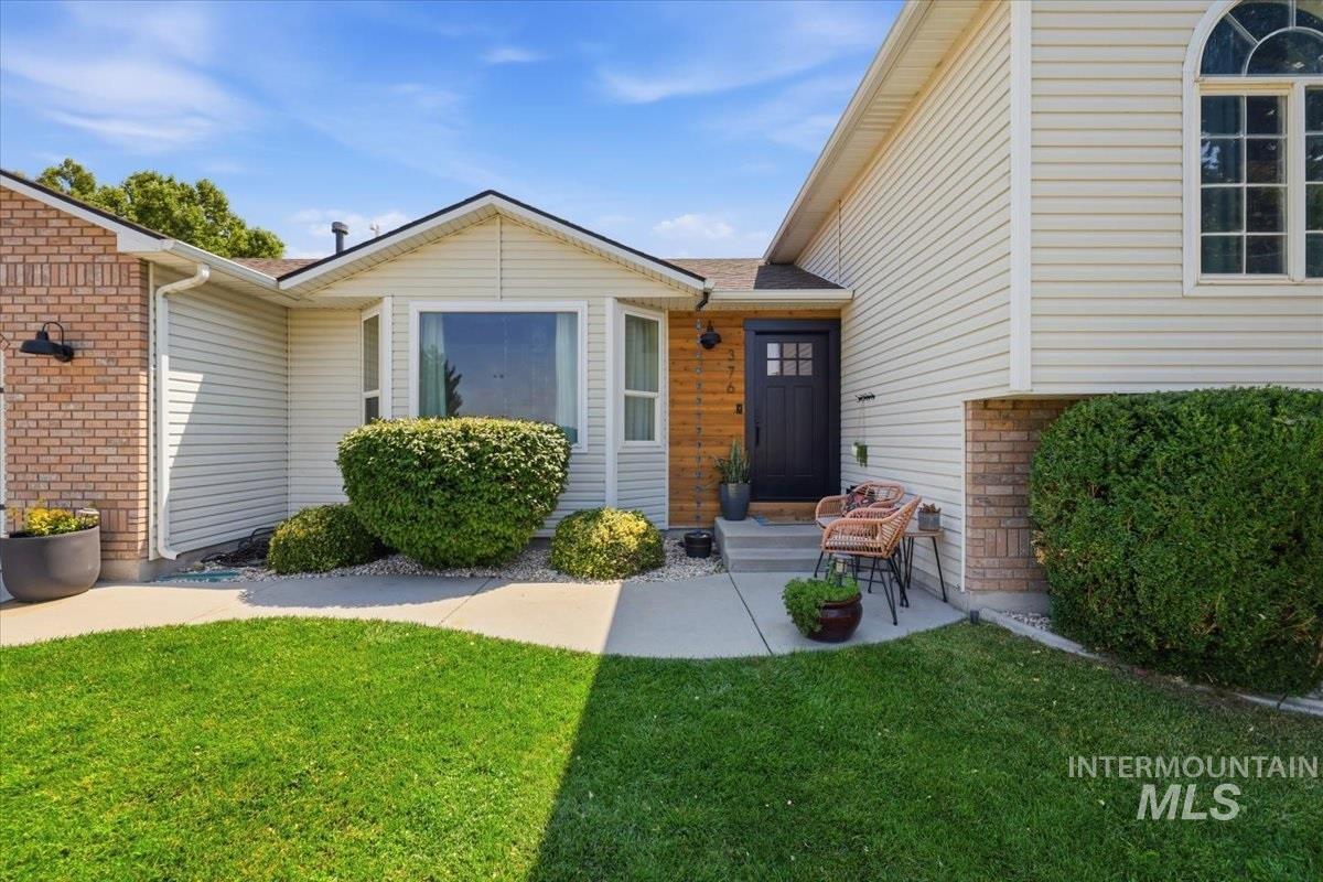 376 S Lodestone, Meridian, Idaho 83642, 4 Bedrooms, 3 Bathrooms, Residential For Sale, Price $549,900,MLS 98996012
