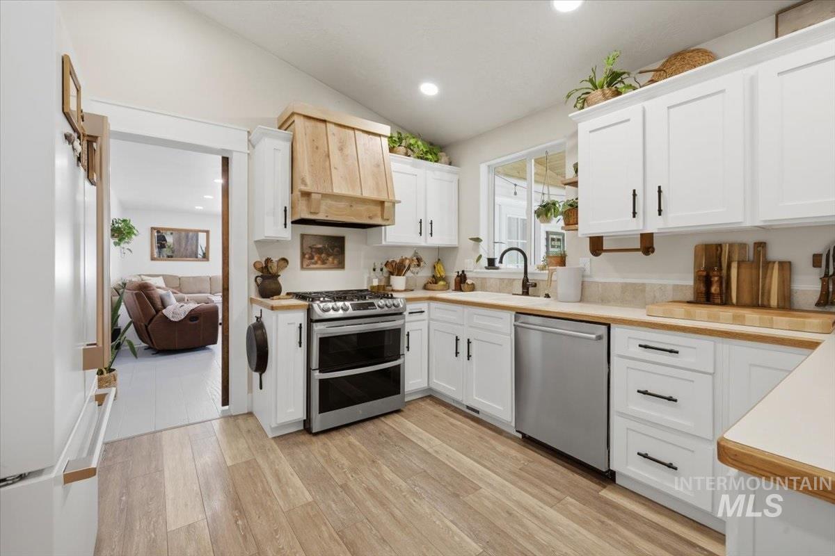 376 S Lodestone, Meridian, Idaho 83642, 4 Bedrooms, 3 Bathrooms, Residential For Sale, Price $549,900,MLS 98996012