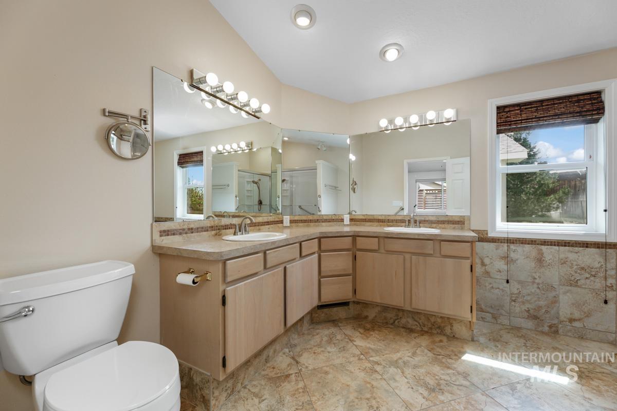 8377 W Willowdale Drive, Garden City, Idaho 83714, 2 Bedrooms, 2 Bathrooms, Residential For Sale, Price $479,900,MLS 98996018