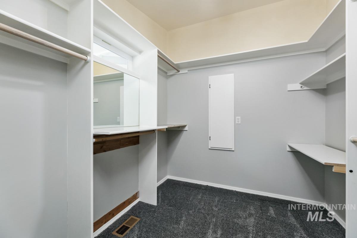 8377 W Willowdale Drive, Garden City, Idaho 83714, 2 Bedrooms, 2 Bathrooms, Residential For Sale, Price $479,900,MLS 98996018