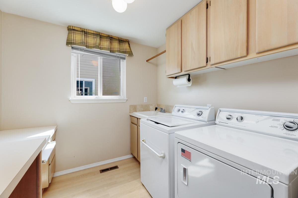 8377 W Willowdale Drive, Garden City, Idaho 83714, 2 Bedrooms, 2 Bathrooms, Residential For Sale, Price $479,900,MLS 98996018