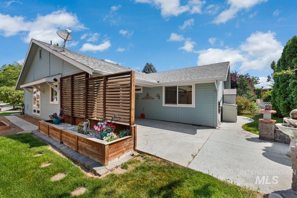 8377 W Willowdale Drive, Garden City, Idaho 83714, 2 Bedrooms, 2 Bathrooms, Residential For Sale, Price $479,900,MLS 98996018