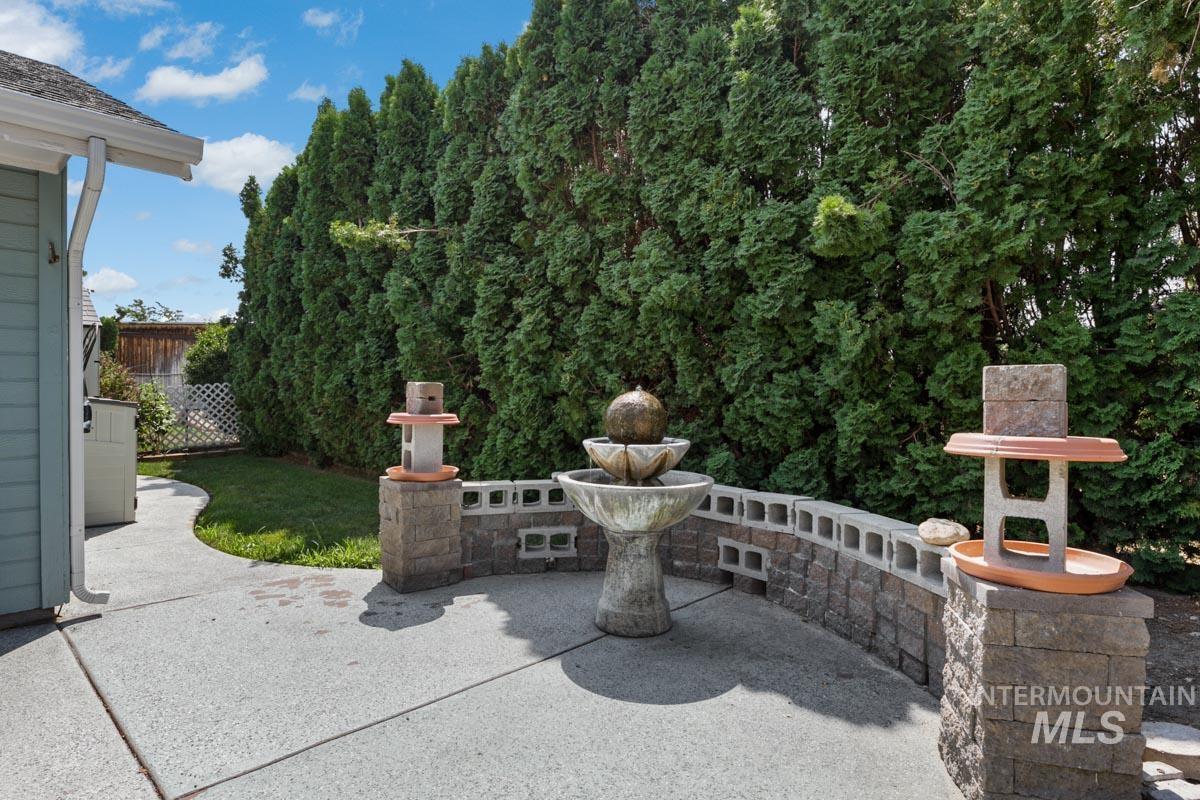 8377 W Willowdale Drive, Garden City, Idaho 83714, 2 Bedrooms, 2 Bathrooms, Residential For Sale, Price $479,900,MLS 98996018