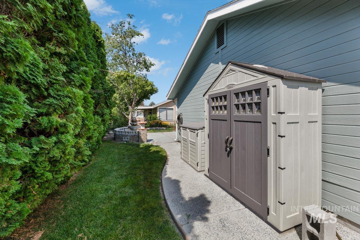 8377 W Willowdale Drive, Garden City, Idaho 83714, 2 Bedrooms, 2 Bathrooms, Residential For Sale, Price $479,900,MLS 98996018