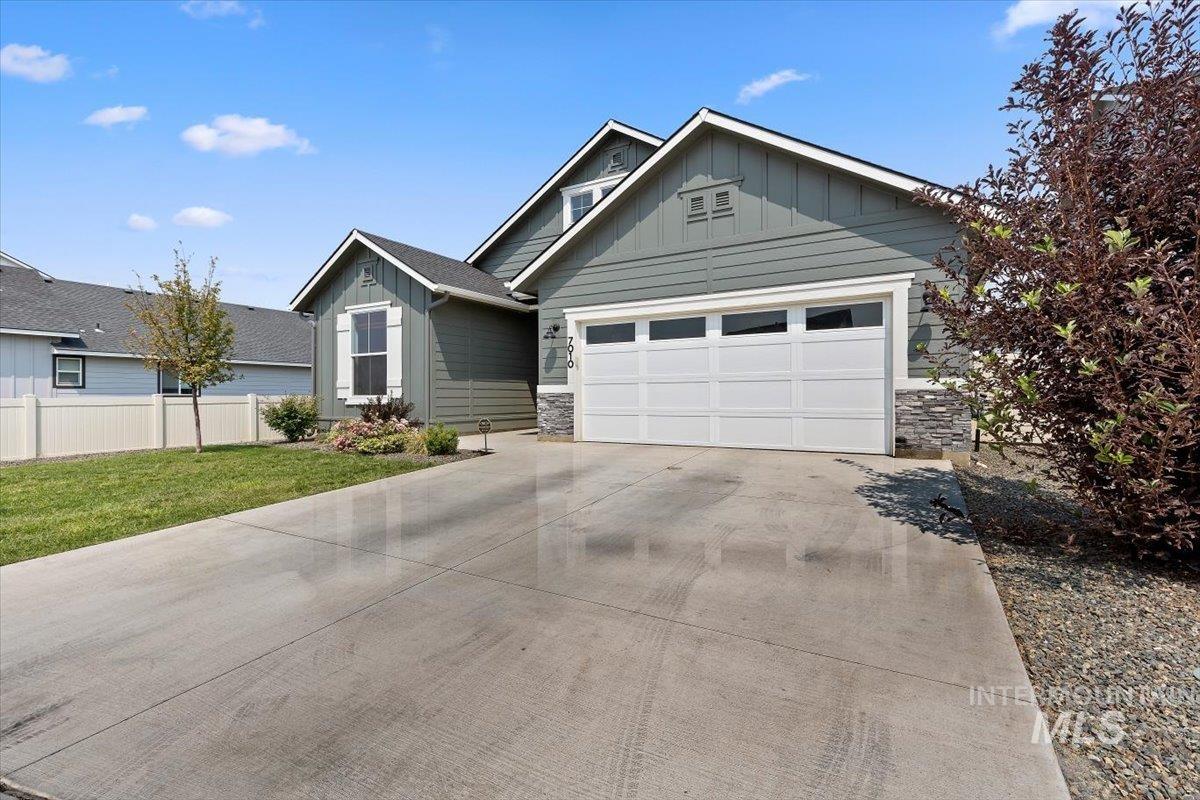 7010 W W Grand Rapids Dr, Meridian, Idaho 83646, 3 Bedrooms, 2 Bathrooms, Residential For Sale, Price $494,990,MLS 98996037