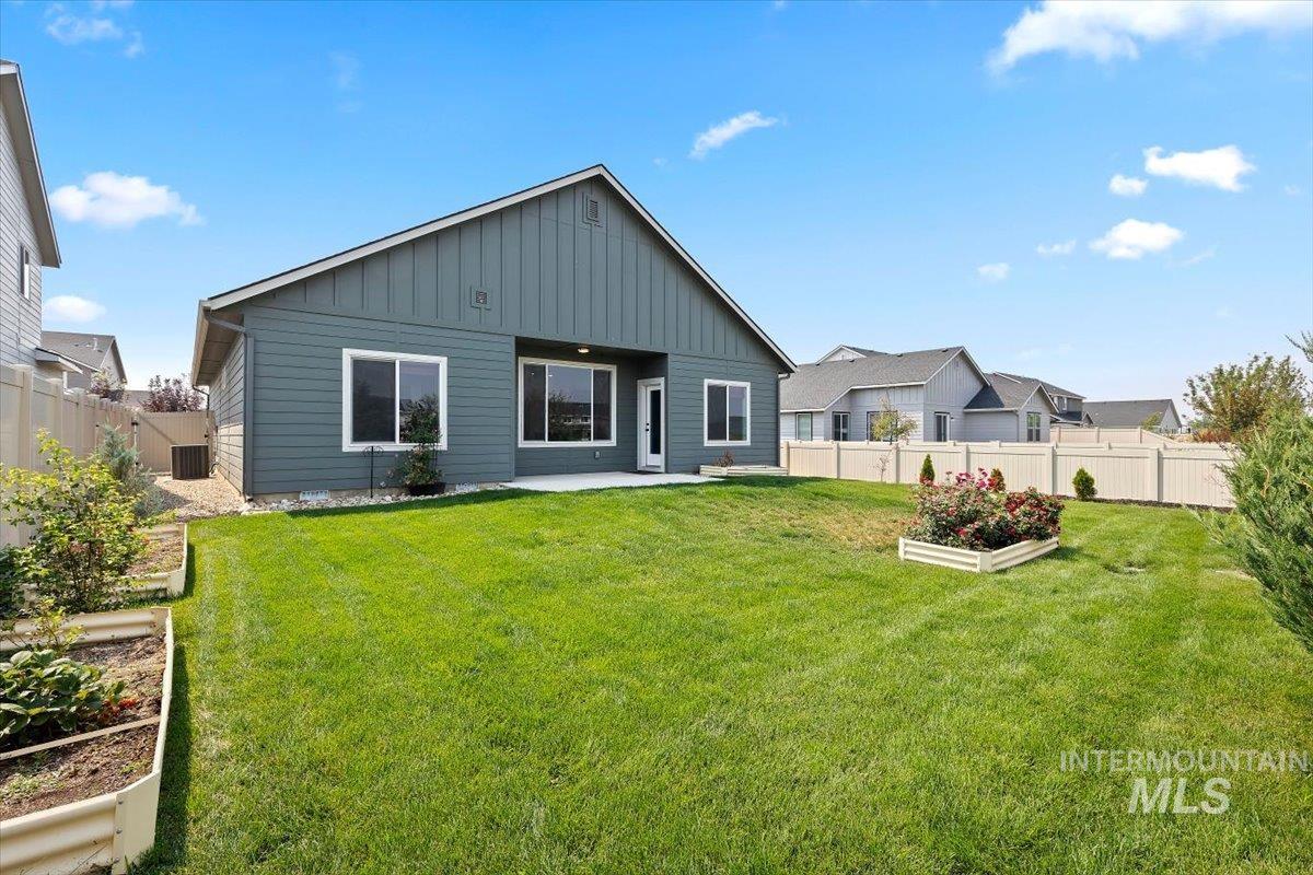 7010 W W Grand Rapids Dr, Meridian, Idaho 83646, 3 Bedrooms, 2 Bathrooms, Residential For Sale, Price $494,990,MLS 98996037