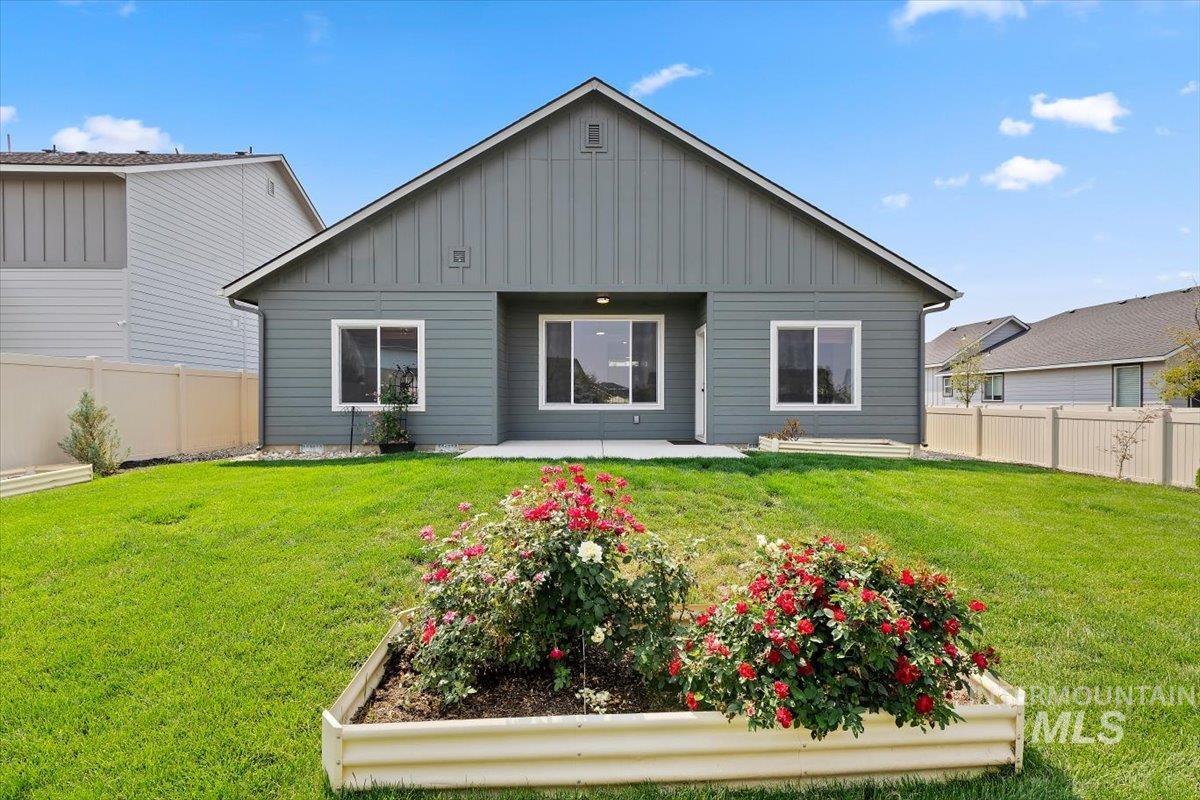 7010 W W Grand Rapids Dr, Meridian, Idaho 83646, 3 Bedrooms, 2 Bathrooms, Residential For Sale, Price $494,990,MLS 98996037