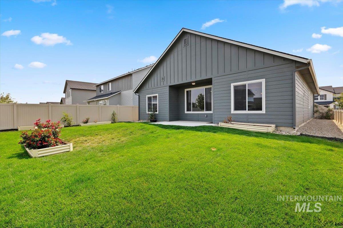 7010 W W Grand Rapids Dr, Meridian, Idaho 83646, 3 Bedrooms, 2 Bathrooms, Residential For Sale, Price $494,990,MLS 98996037