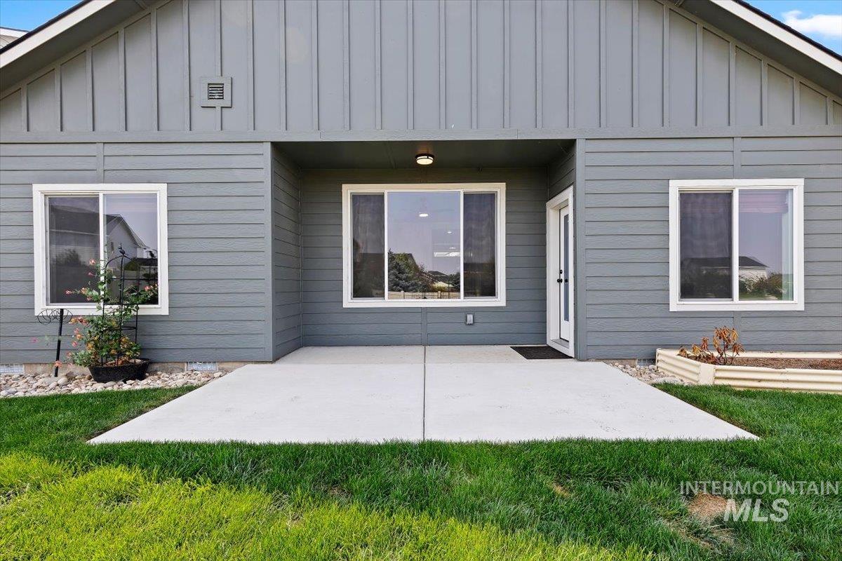 7010 W W Grand Rapids Dr, Meridian, Idaho 83646, 3 Bedrooms, 2 Bathrooms, Residential For Sale, Price $494,990,MLS 98996037