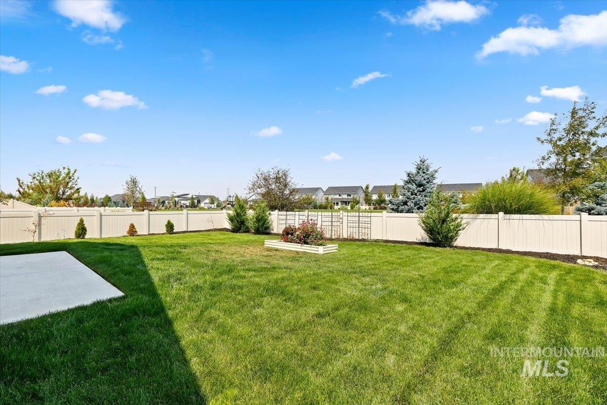 7010 W W Grand Rapids Dr, Meridian, Idaho 83646, 3 Bedrooms, 2 Bathrooms, Residential For Sale, Price $494,990,MLS 98996037