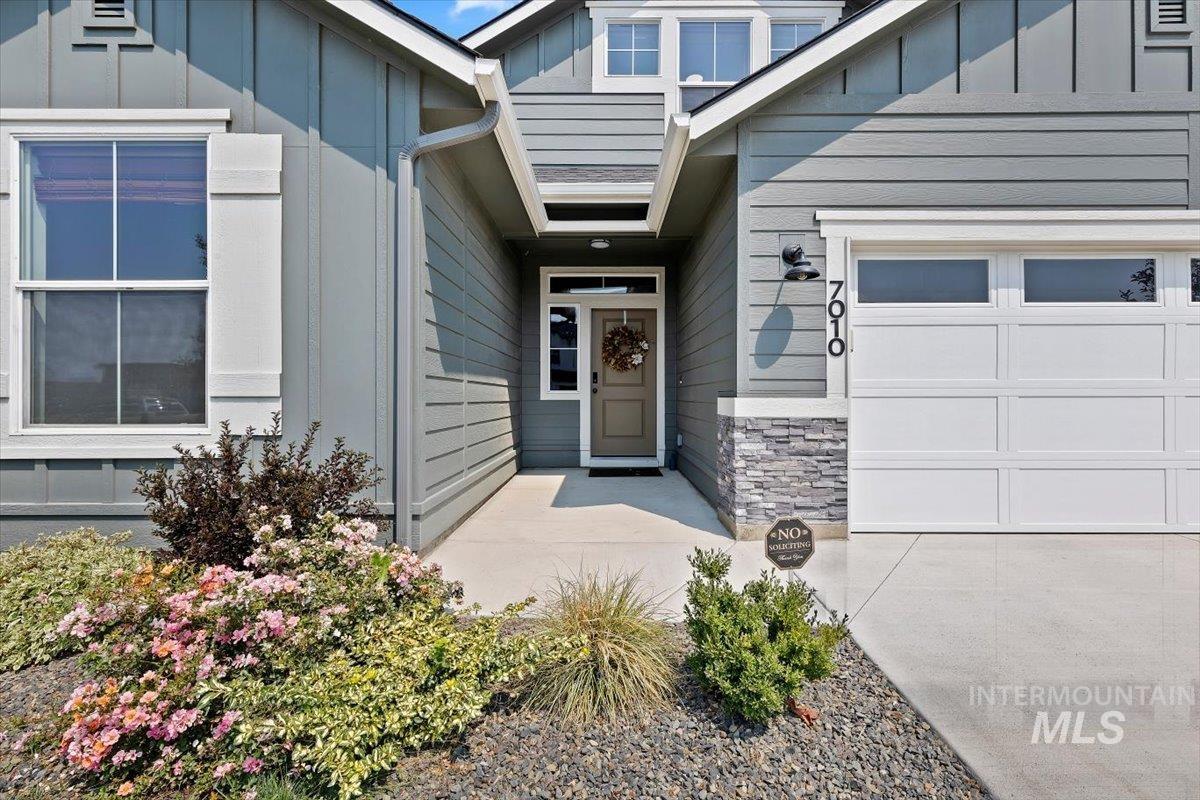 7010 W W Grand Rapids Dr, Meridian, Idaho 83646, 3 Bedrooms, 2 Bathrooms, Residential For Sale, Price $494,990,MLS 98996037